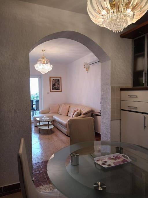 Ferienwohnung Nena In ツリクヴェニツァ エクステリア 写真